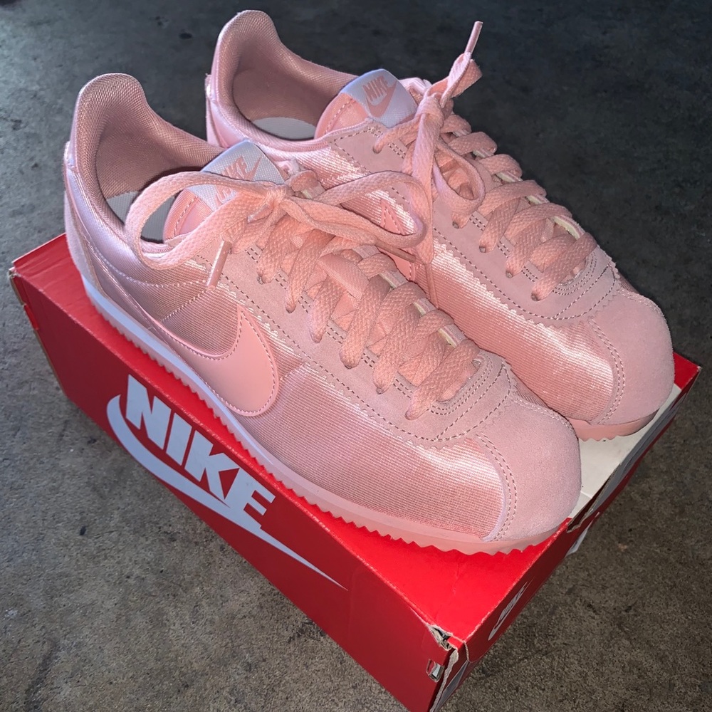 NIKE Classic Cortez Nylon Coral Pink Size 8.5